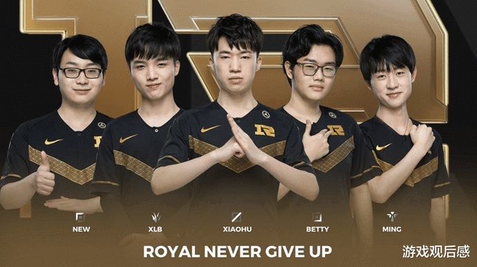 表着网球的 表着网球的